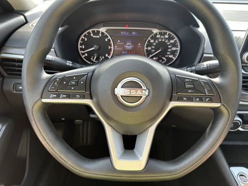 Used 2025 Nissan Altima 2.5 SV FWD image 18
