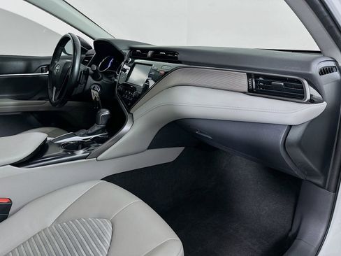 Used 2020 Toyota Camry SE image 28