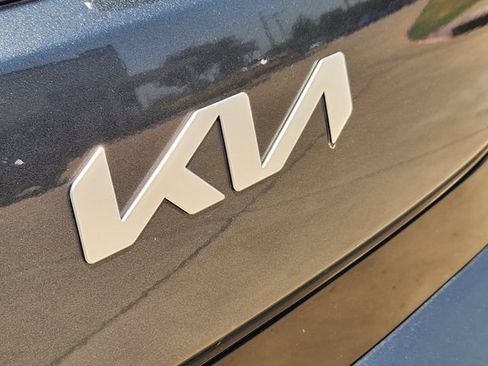 Certified 2025 Kia Soul LX w/ LX Technology Package FWD image 11