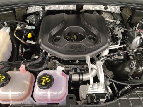 Used 2022 Jeep Grand Cherokee Overland AWD/4WD image 30