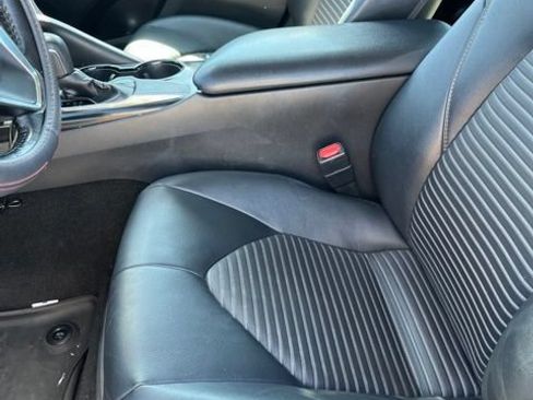 Used 2019 Toyota Camry SE FWD image 12