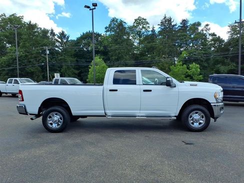 Used 2024 RAM 2500 Tradesman w/ Chrome Appearance Group AWD/4WD image 4
