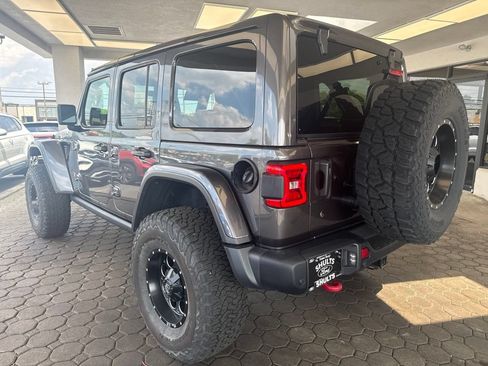 Used 2018 Jeep Wrangler Unlimited Rubicon w/ Dual Top Group AWD/4WD image 8
