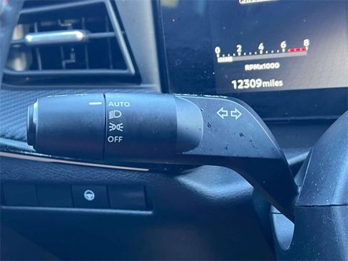 Used 2025 Nissan Kicks SR image 22