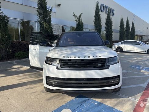 Used 2023 Land Rover Range Rover SE image 2