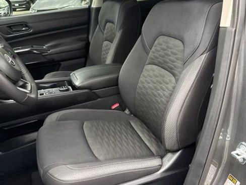 Used 2025 Nissan Pathfinder SV w/ SV Premium Package AWD/4WD image 12