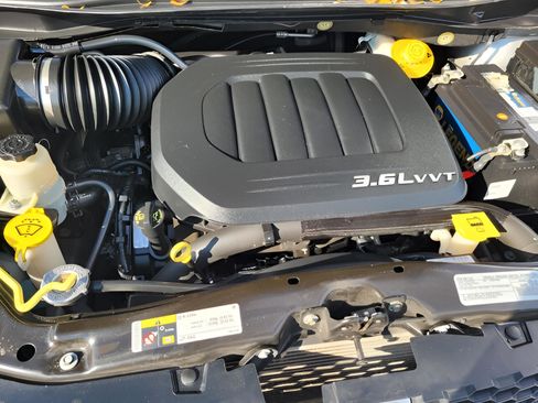 Used 2018 Dodge Grand Caravan SXT image 24