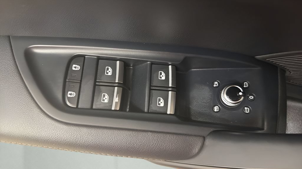 Used 2024 Audi Q5 2.0T Premium Plus AWD/4WD image 16