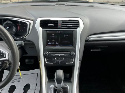 Used 2016 Ford Fusion SE FWD image 19