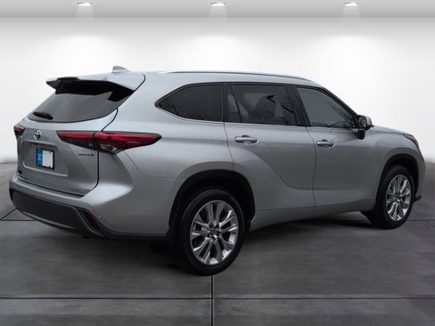 Used 2022 Toyota Highlander Limited image 7