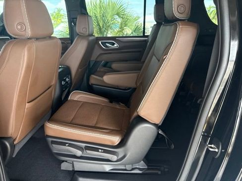 Used 2024 Chevrolet Suburban High Country AWD/4WD image 3