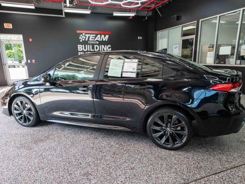 Used 2024 Toyota Corolla SE FWD image 2