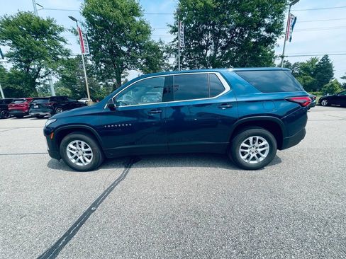 Used 2022 Chevrolet Traverse LS FWD image 2