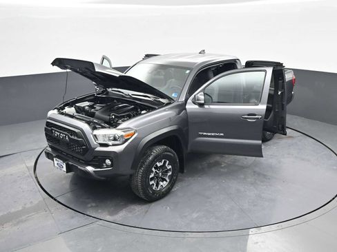 Used 2018 Toyota Tacoma TRD Off-Road image 43