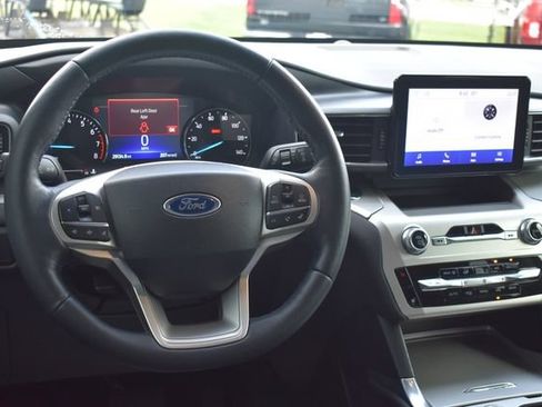 Used 2022 Ford Explorer XLT w/ Equipment Group 202A AWD/4WD image 20