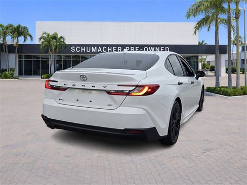 Used 2025 Toyota Camry SE w/ Convenience Package image 7