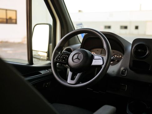 Used 2021 Mercedes-Benz Sprinter 3500 image 44