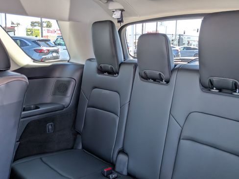 New 2026 Nissan Pathfinder Platinum image 16