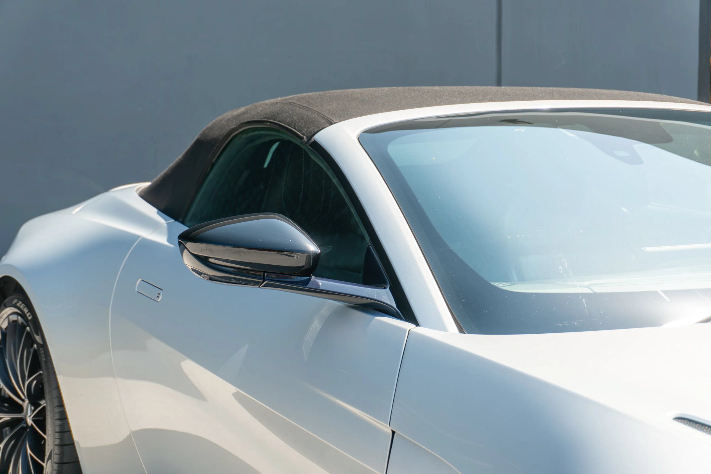 Used 2022 Aston Martin V8 Vantage Roadster RWD image 33