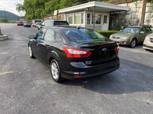 Used 2014 Ford Focus SE w/ SE Winter Package FWD image 3