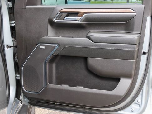 Used 2024 Chevrolet Silverado 1500 LT Trail Boss w/ Convenience Package II AWD/4WD image 17