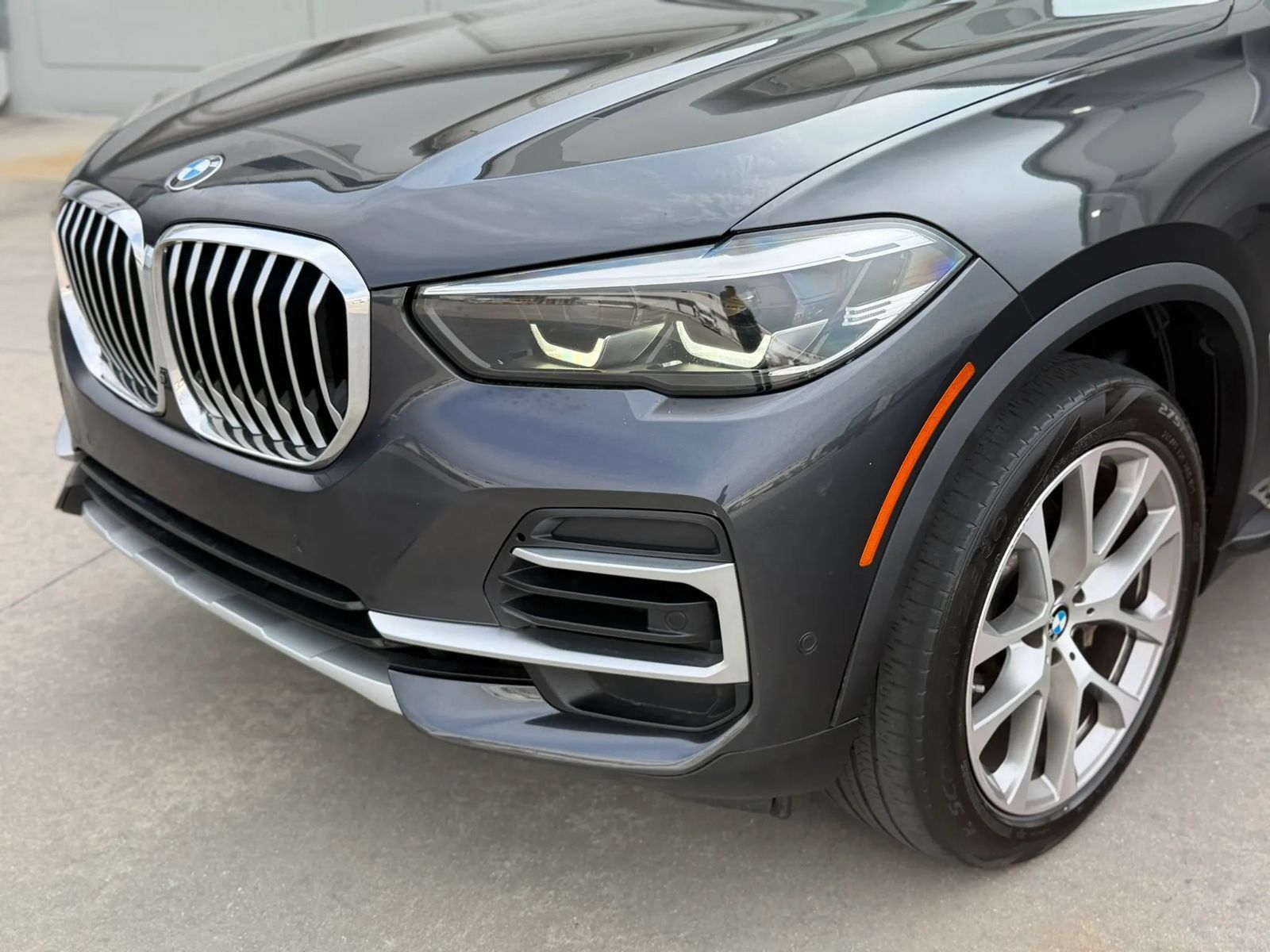 Used 2023 BMW X5 sDrive40i w/ Premium Package RWD image 2