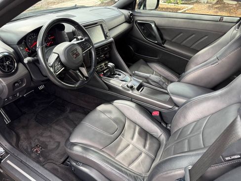 Used 2018 Nissan GT-R Premium w/ Premium Interior Package AWD/4WD image 10