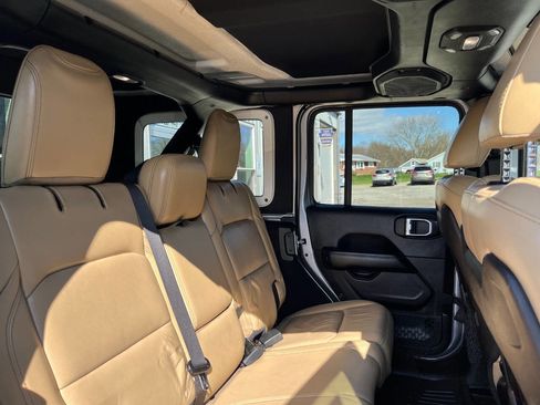 Used 2018 Jeep Wrangler Unlimited Rubicon AWD/4WD image 14