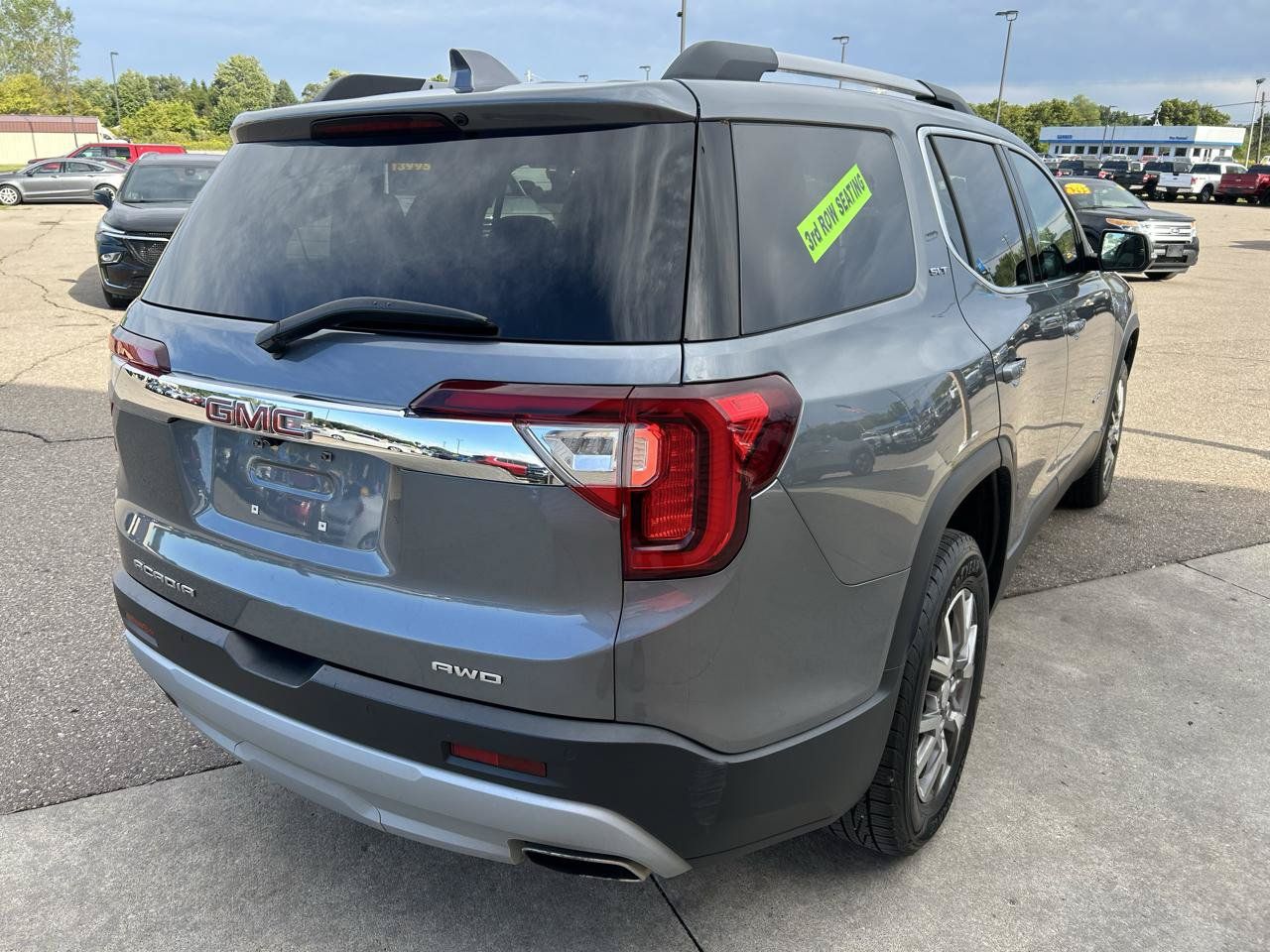 Used 2022 GMC Acadia SLT w/ LPO, Roadside Safety Package AWD/4WD image 5