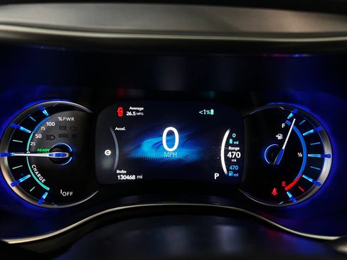 Used 2019 Chrysler Pacifica Limited w/ Advanced Safetytec Group FWD image 10