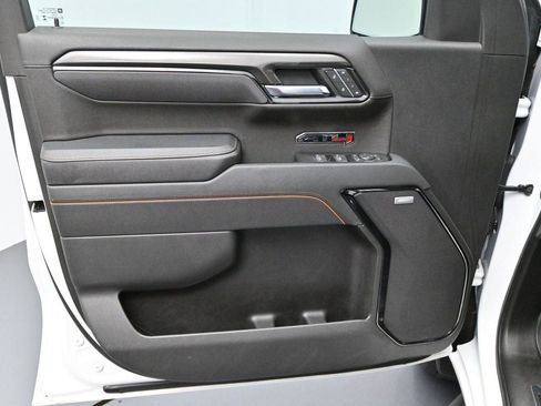 Used 2025 GMC Sierra 1500 AT4 w/ AT4 Premium Package AWD/4WD image 9