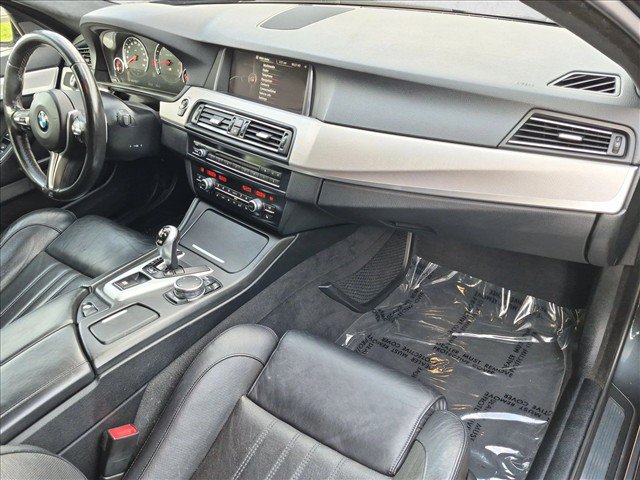 Used 2015 BMW M5 RWD image 23