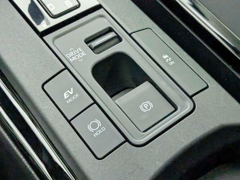 Used 2025 Toyota Prius LE FWD image 24