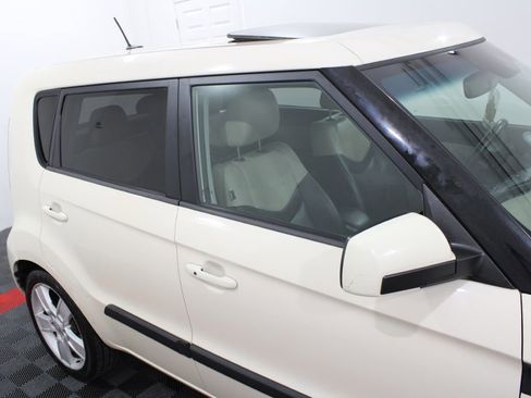 Used 2011 Kia Soul ! image 7