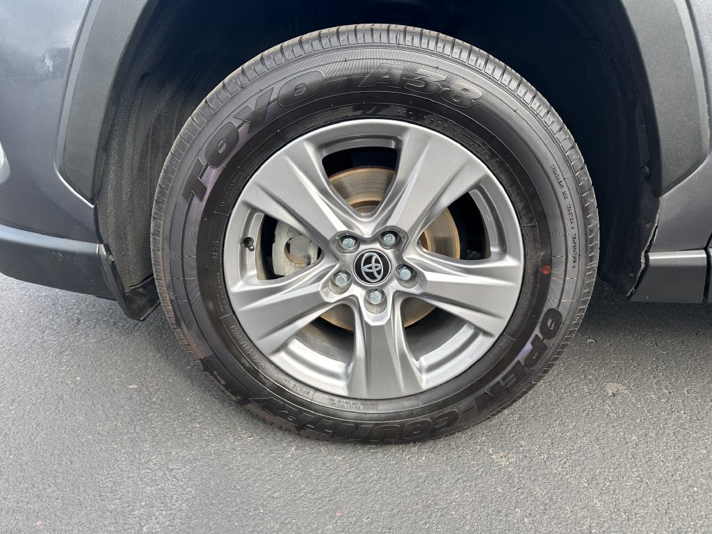 Used 2021 Toyota RAV4 XLE AWD/4WD image 9