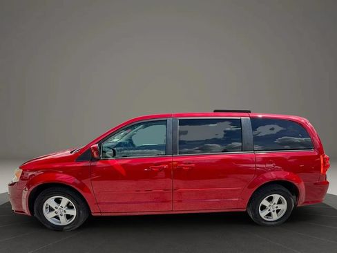 Used 2013 Dodge Grand Caravan SXT FWD image 2
