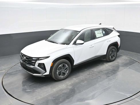 New 2026 Hyundai Tucson Blue SE w/ Tow & Go Package image 24