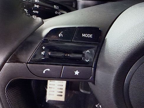 Used 2025 Hyundai Elantra Sport image 14