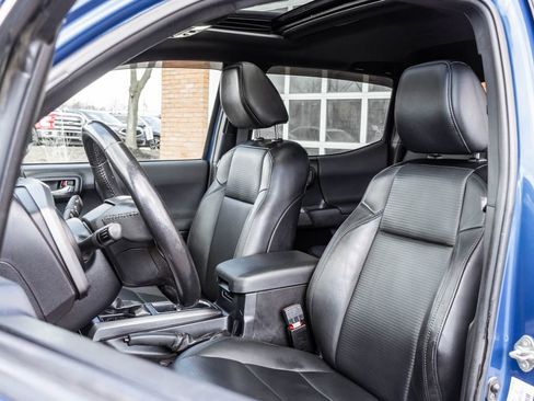 Used 2018 Toyota Tacoma TRD Off-Road image 7