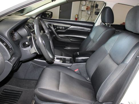 Used 2017 Nissan Altima 2.5 SR w/ Midnight Edition Package FWD image 24