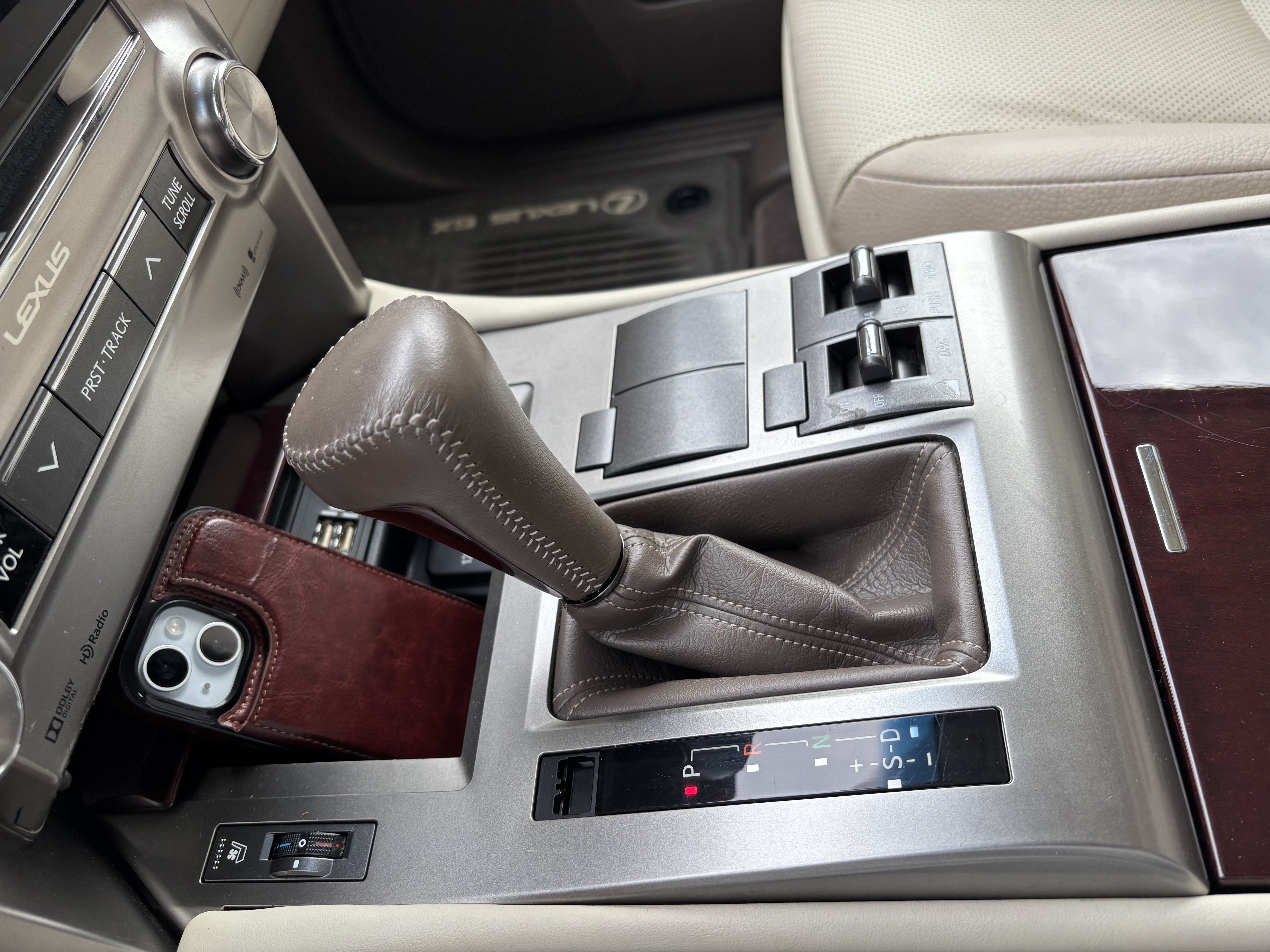 Used 2018 Lexus GX 460 Premium w/ Premium Package AWD/4WD image 24