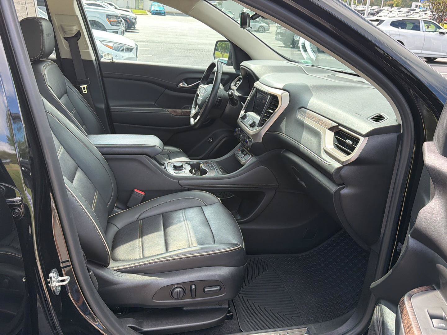Used 2021 GMC Acadia Denali w/ Denali Ultimate Package AWD/4WD image 14