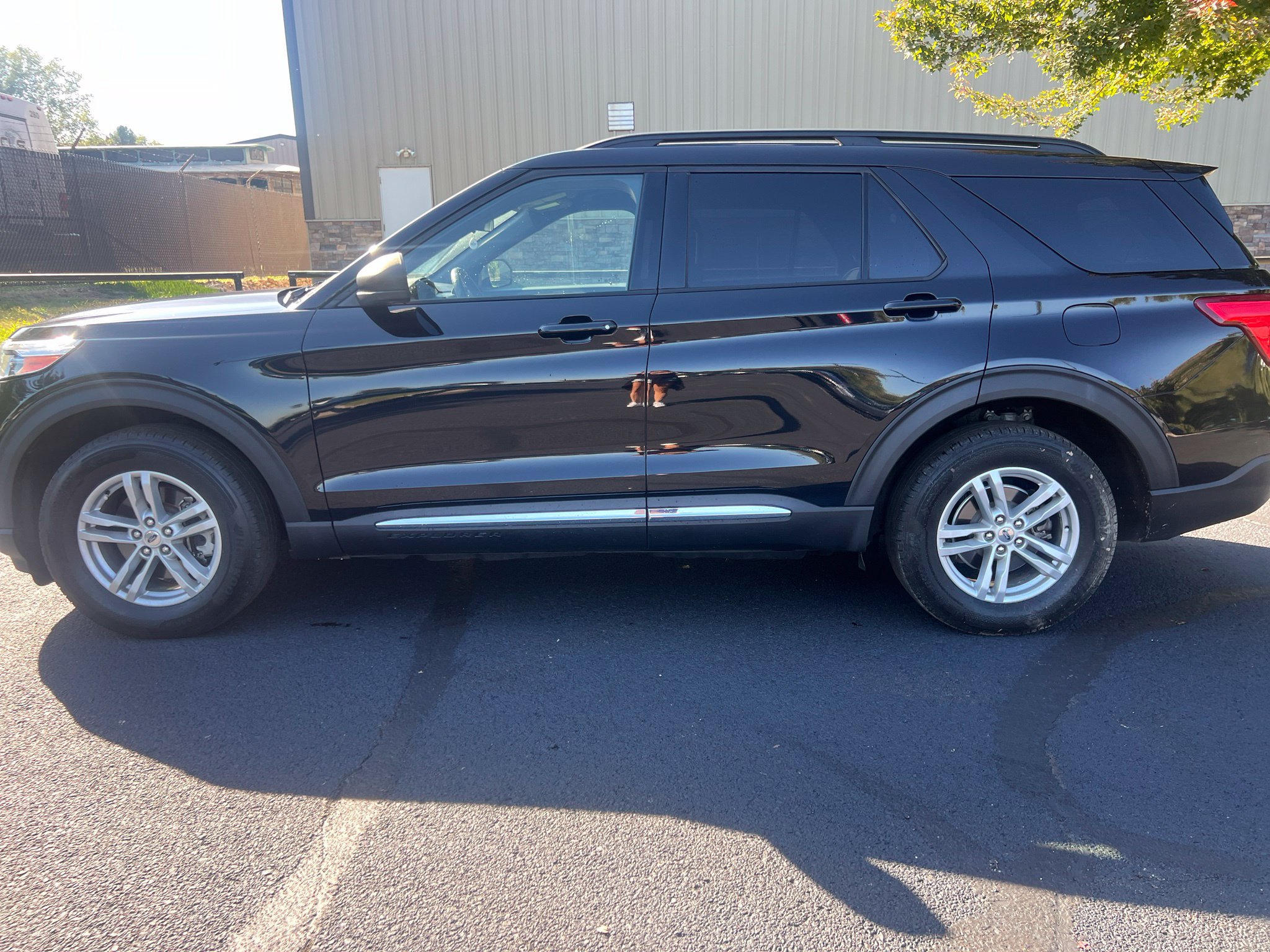 Used 2020 Ford Explorer XLT w/ Comfort Package AWD/4WD image 9