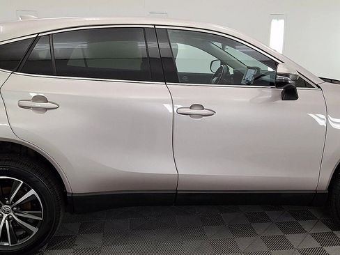 Certified 2023 Toyota Venza LE image 5