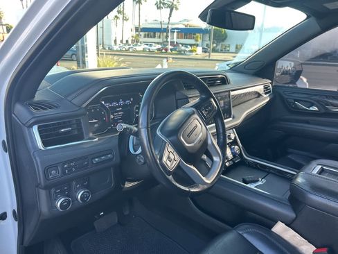 Used 2021 GMC Yukon Denali w/ LPO, Illumination Package image 24