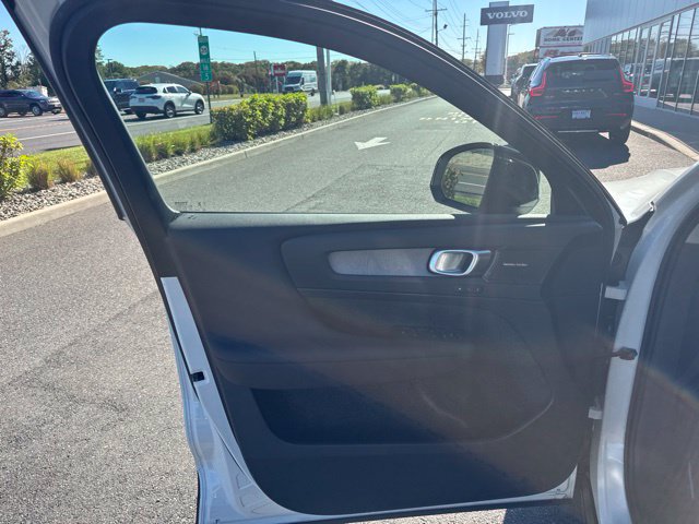 Used 2026 Volvo XC40 B5 Plus AWD/4WD image 19