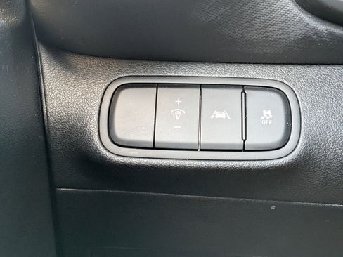 Used 2022 Hyundai Venue Limited FWD image 22