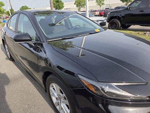 Used 2025 Toyota Camry LE FWD image 9