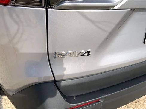 Used 2022 Toyota RAV4 XLE AWD/4WD image 30