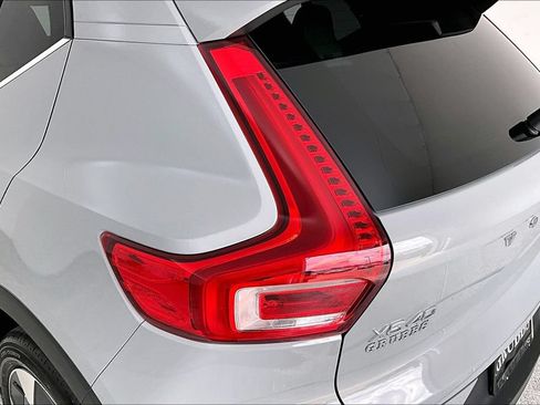 Used 2024 Volvo XC40 B5 Plus AWD/4WD image 40